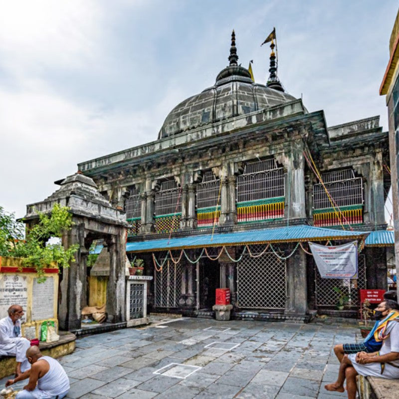 Tulsi Aarti Chadava - Shri Vishnupad Temple, Gayaji, Bihar - my3ioNetra